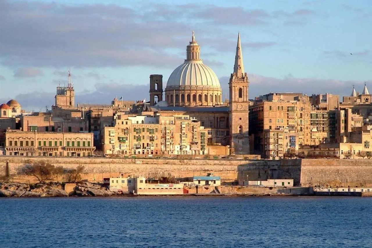 Cosy Apartment Steps To St George'S Bay San Ġiljan Malta