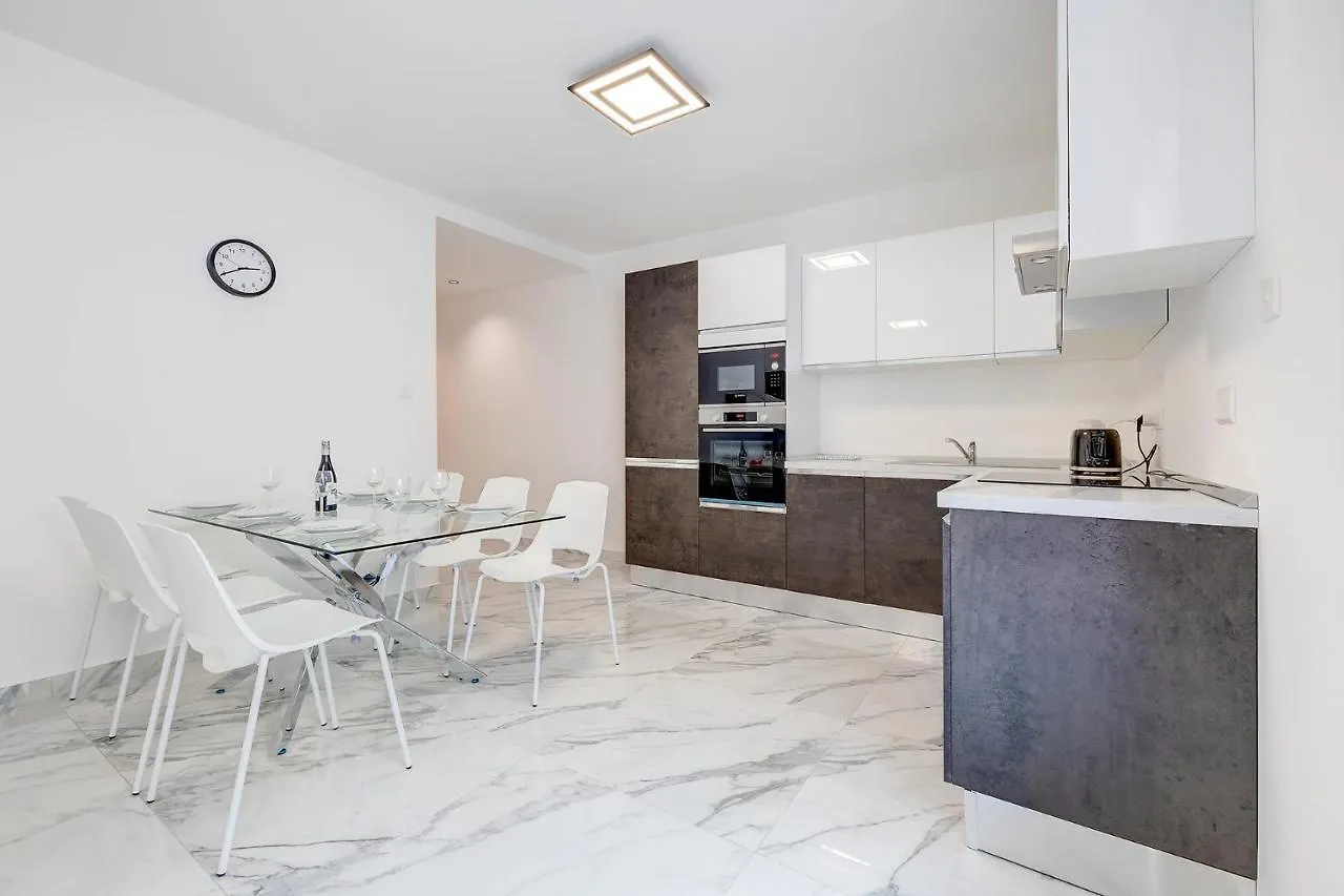 Cosy Apartment Steps To St George'S Bay San Ġiljan Malta