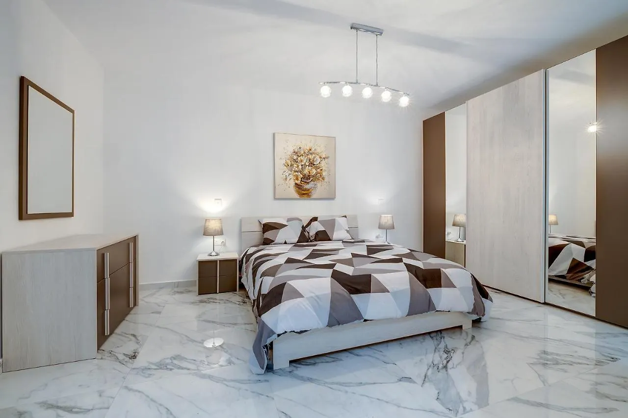 Cosy Apartment Steps To St George'S Bay Saint Julian's 0*,